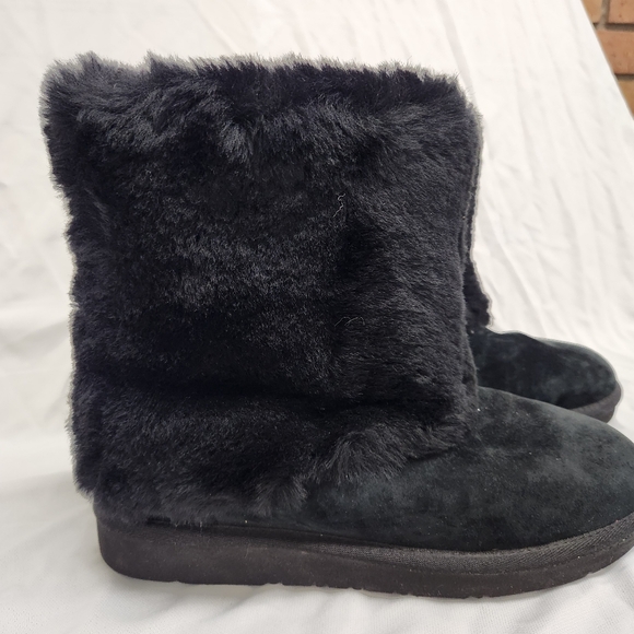 UGG Australia Patten Black Sheepskin Suede Short Boots Sz US 9 - Picture 2 of 14